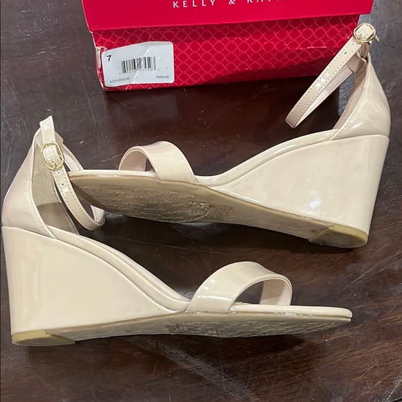 Kelly & Katie Women's Addison Cream Wedge Sandals in a Natural color size 7 - Picture 8 of 11